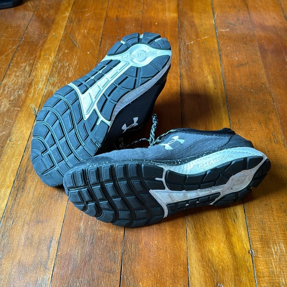Under Armor Training Shoes - Picture 6 of 6